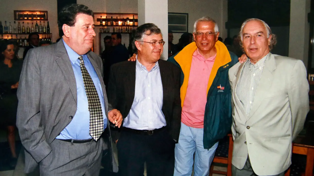 Luis Fajardo Spínola en la Sociedad Democracia junto a Enrique Pérez Parrilla, Jospe Borrell y Manuel Medina, en 2022. Foto JL Carrasco.