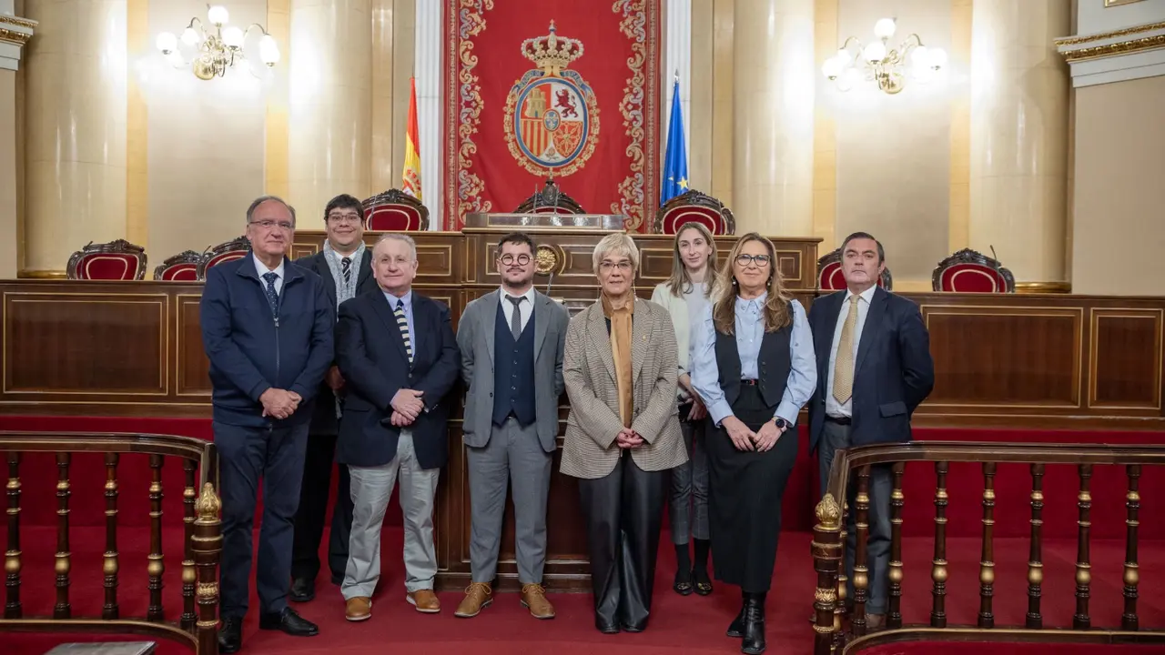 Manuel Fajardo Palarea con la delegación del Senado de Chile.