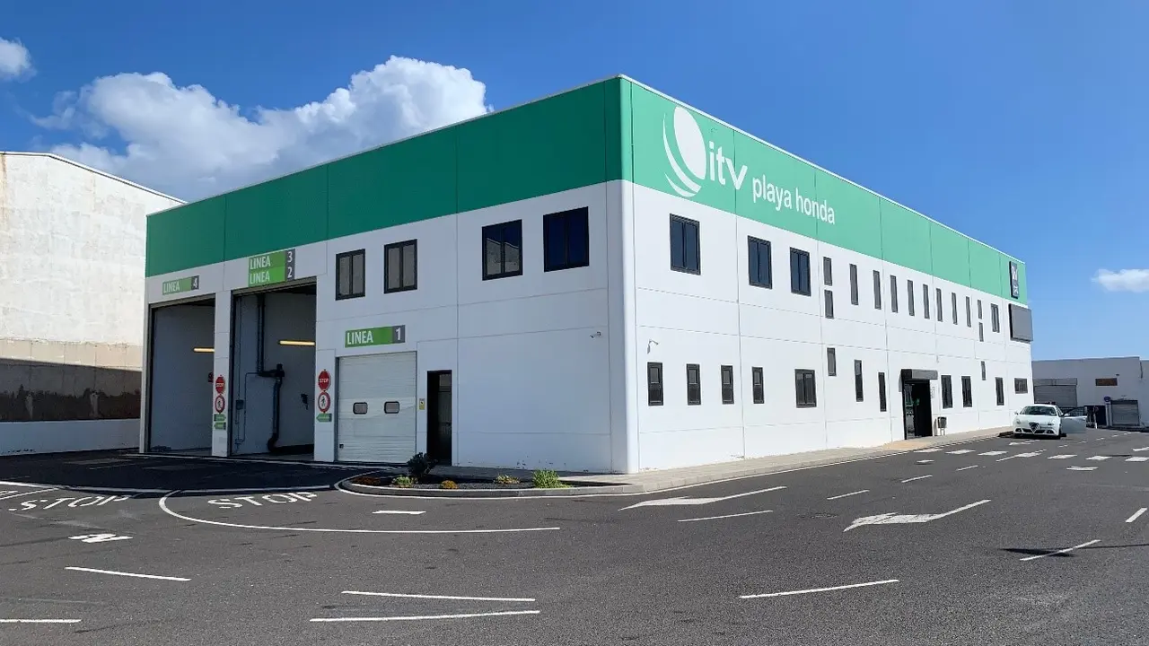 Estación de ITV en la zona comercial e industrial de Playa Honda.