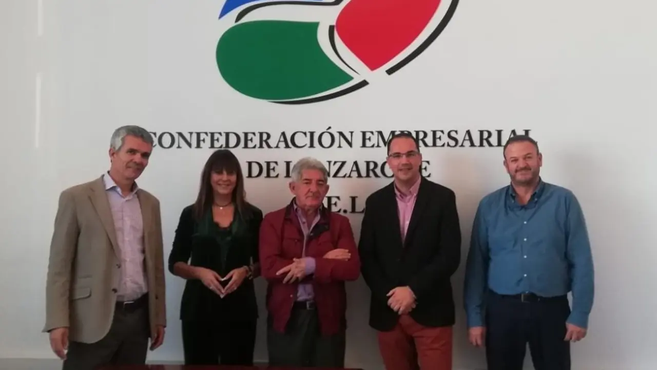 Firma de un convenio entre la CEL y Fraternidad-Muprespa.