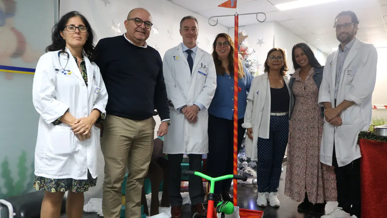 Entrega del triciclo portasueros donado al Hospital Molina Orosa.