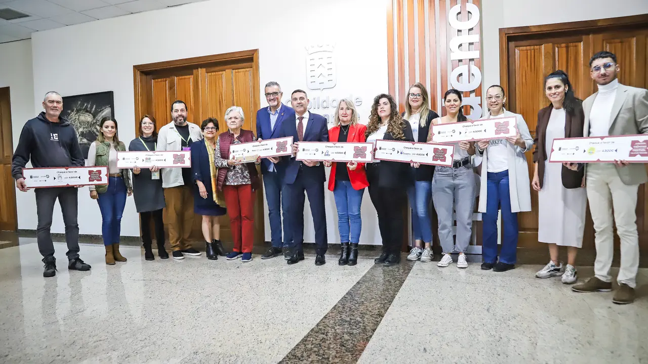 Entrega cheque solidario Saborea Asociaciones.