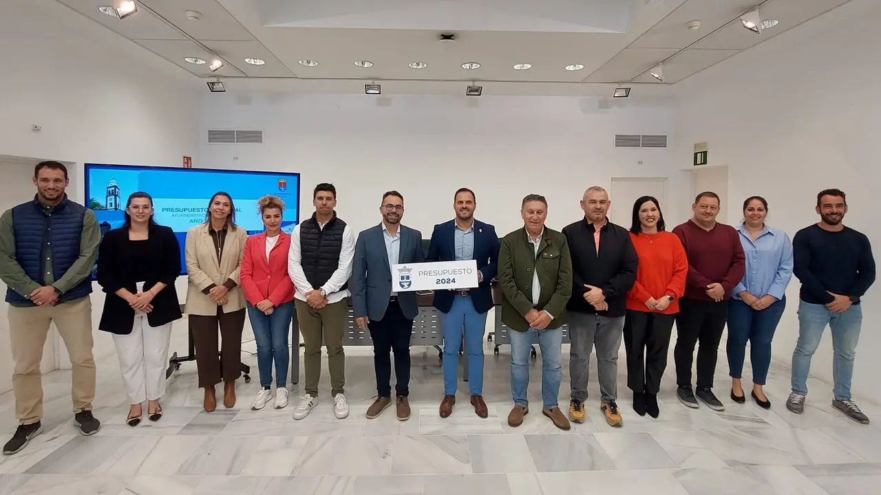 El Grupo de Gobierno municipal de Arrecife en el acto de presentación de los presupuestos para 2024.