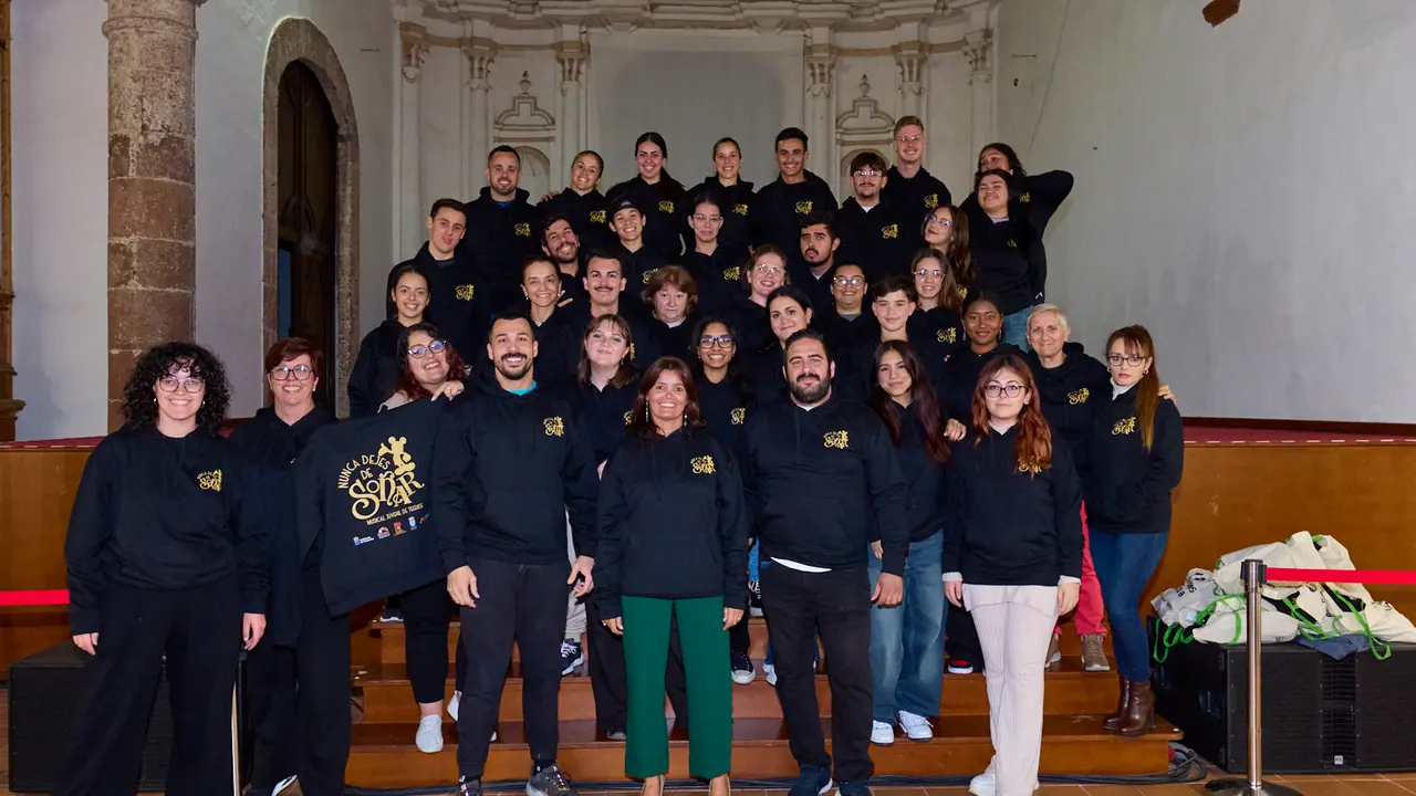 Entrega chaquetas musical 'Nunca dejes de soñar'.