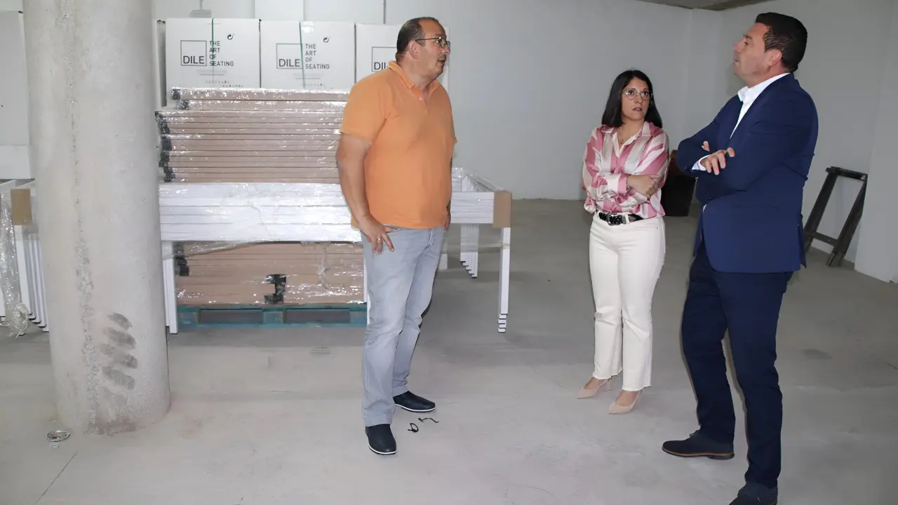 El alcalde y los concejales de Empleo y Servicios Sociales.