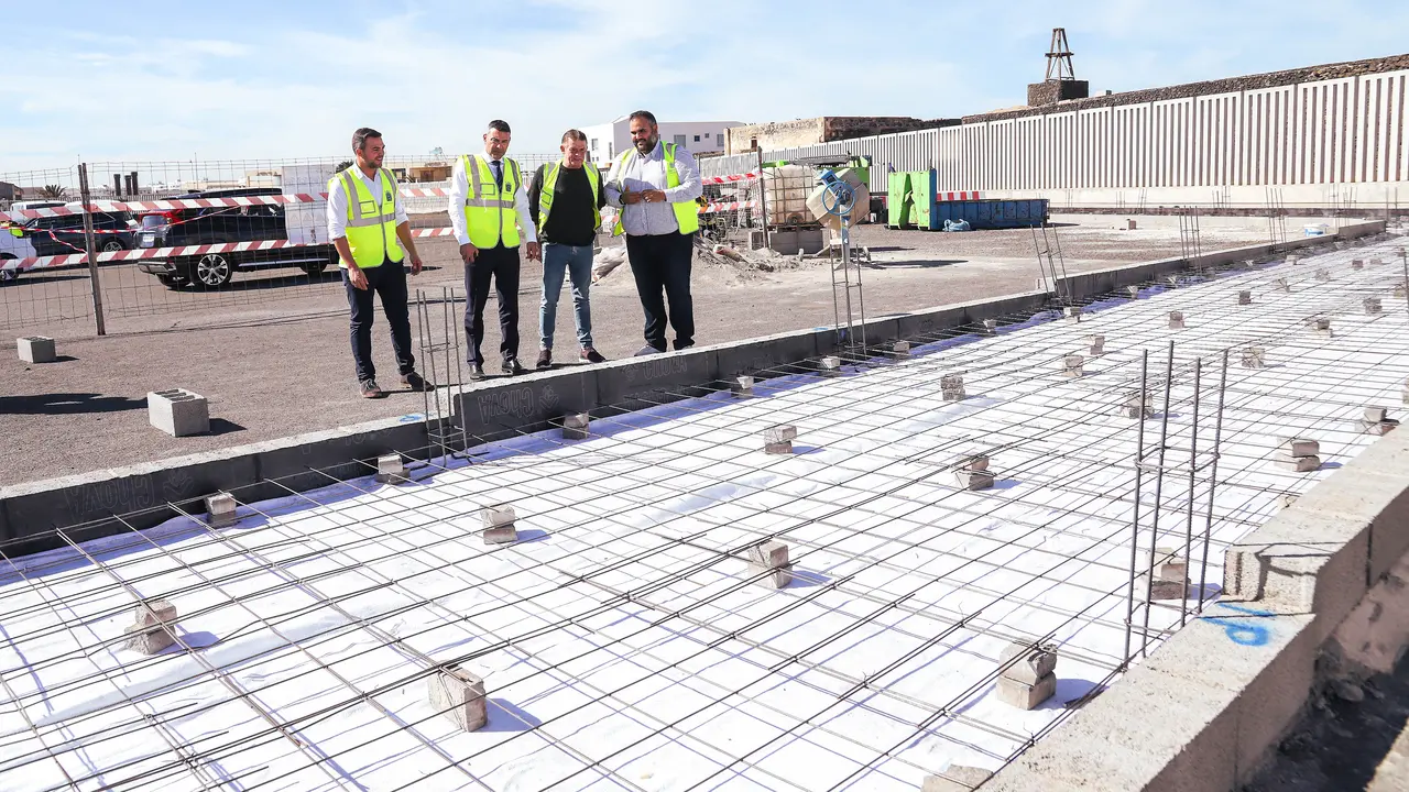 Visita inicio de obras en Puerto Naos.