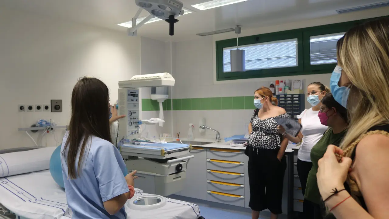 Momento de la visita al paritorio.