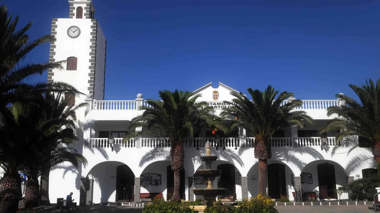 Fachada Ayuntamiento San Bartolomé.