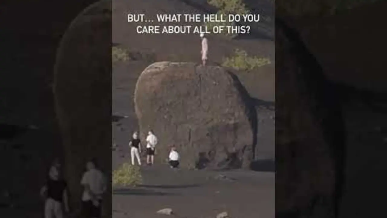 Turistas escalando en el Parque Natural de Los Volcanes.