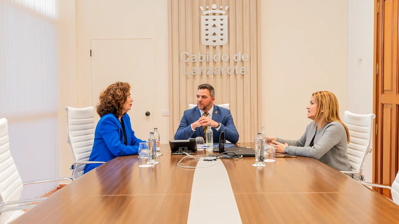 Visita de la consejera de Hacienda y Relaciones con la UE.