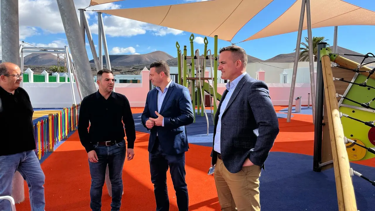 Visita a los parques infantiles.