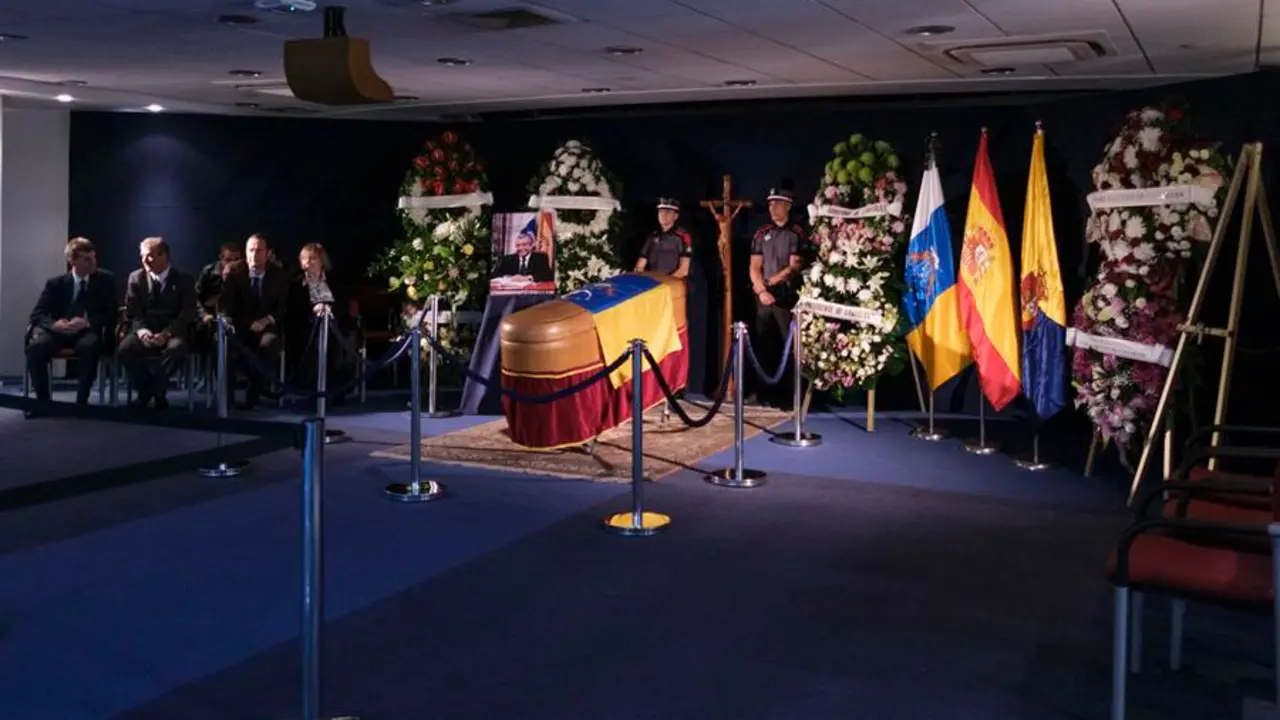 Capilla ardiente de Lorenzo Olarte