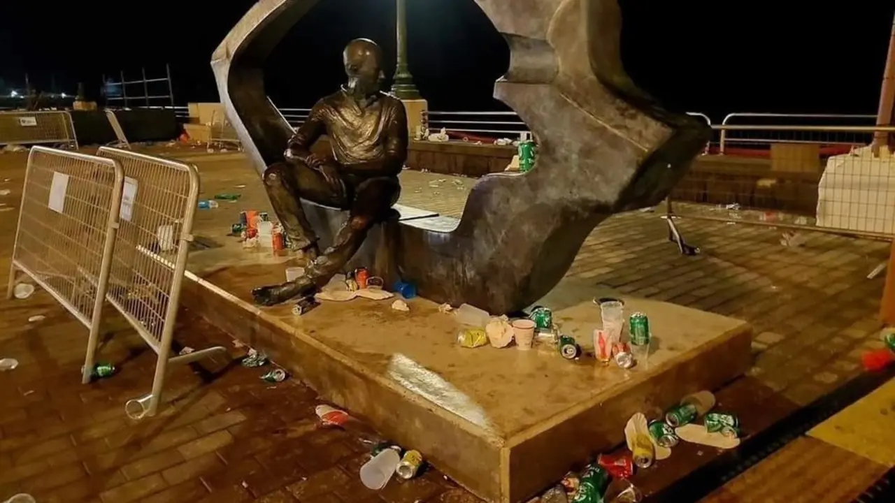 Escultura a César Manrique. Imagen: Colectivo Tabaiba.