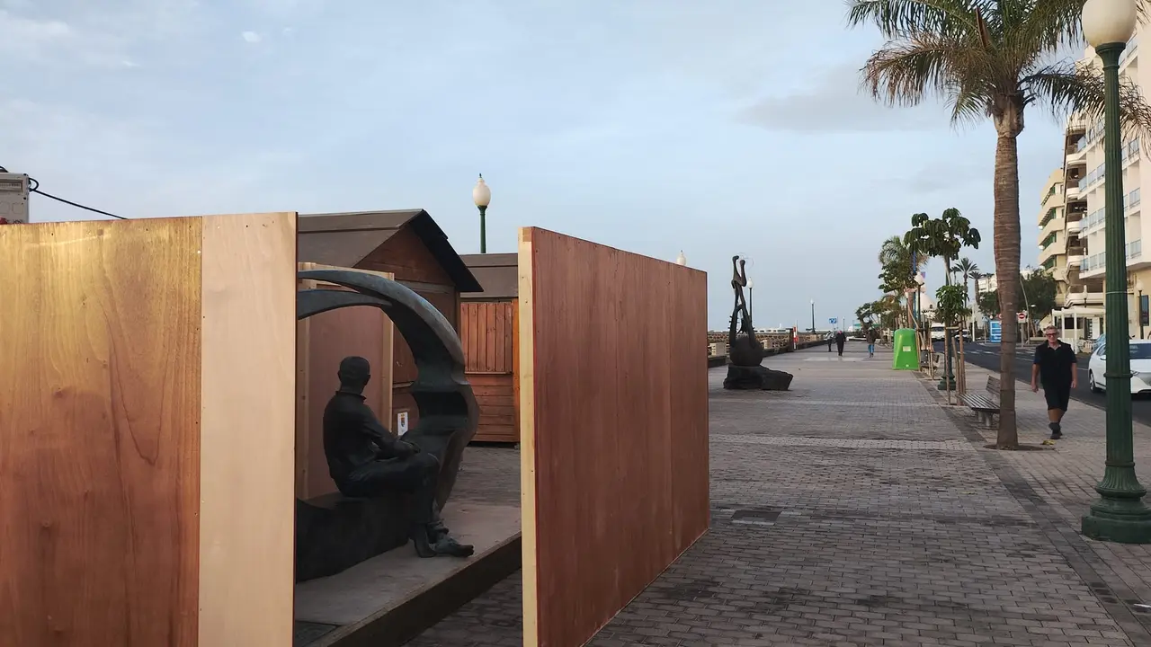 Imagen del cerramiento, aún en montaje.