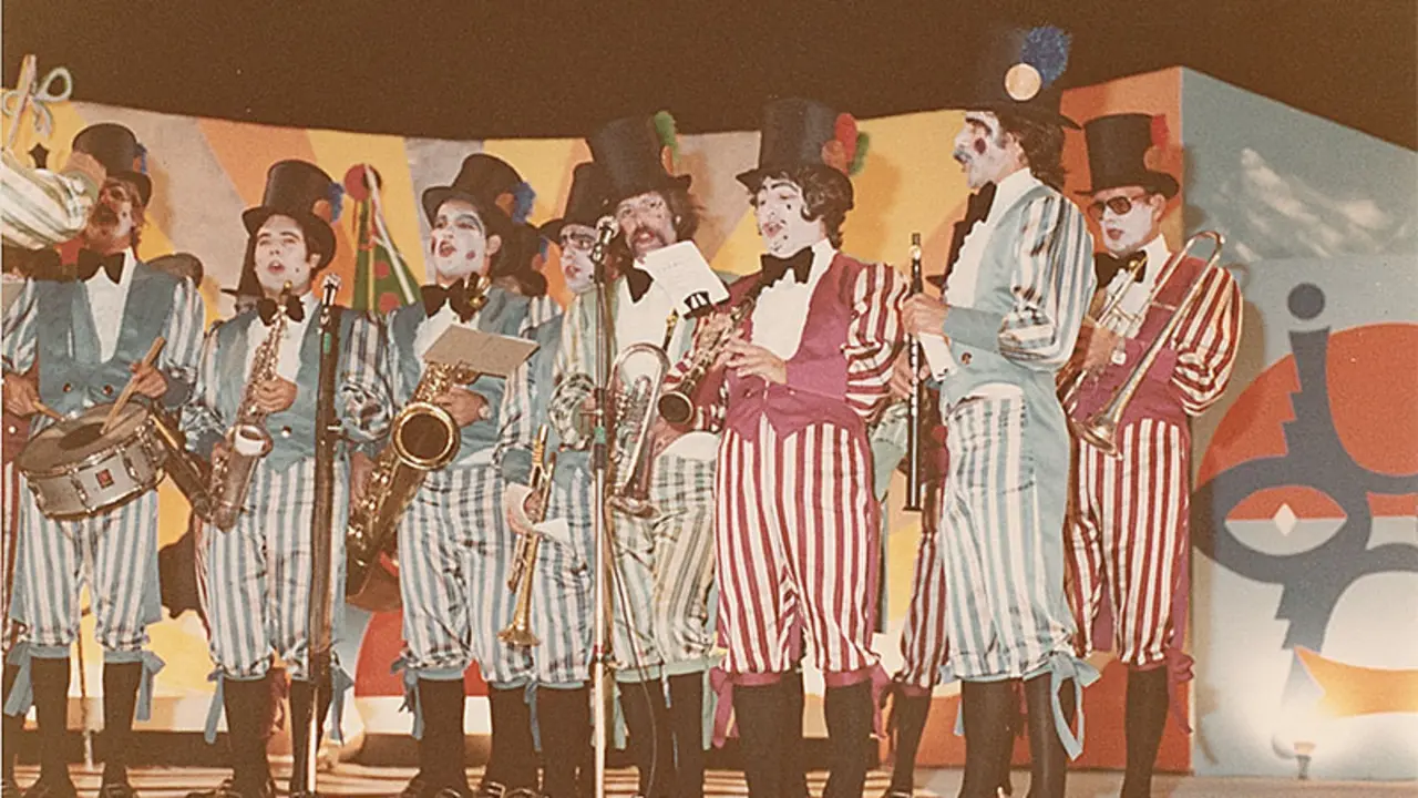 Murga Los Relamidos en una actuación el Parque Islas Canarias en 1980.