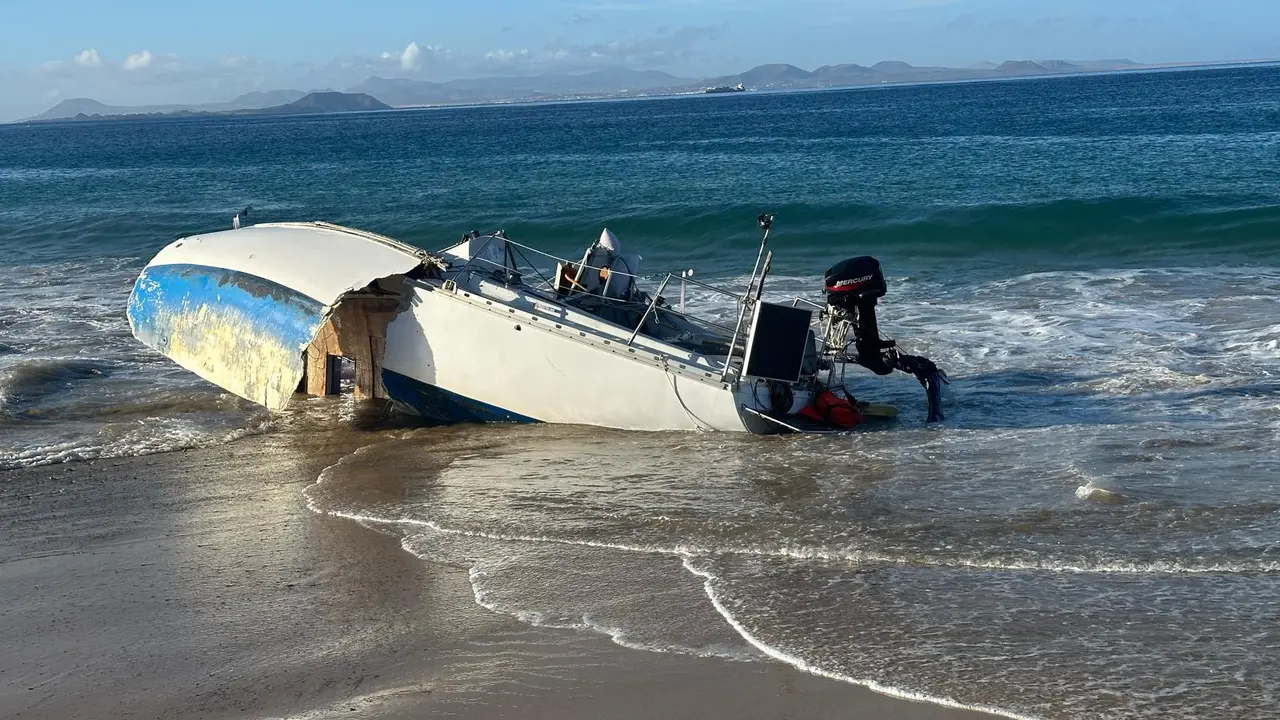 Velero encallado en Papagayo.