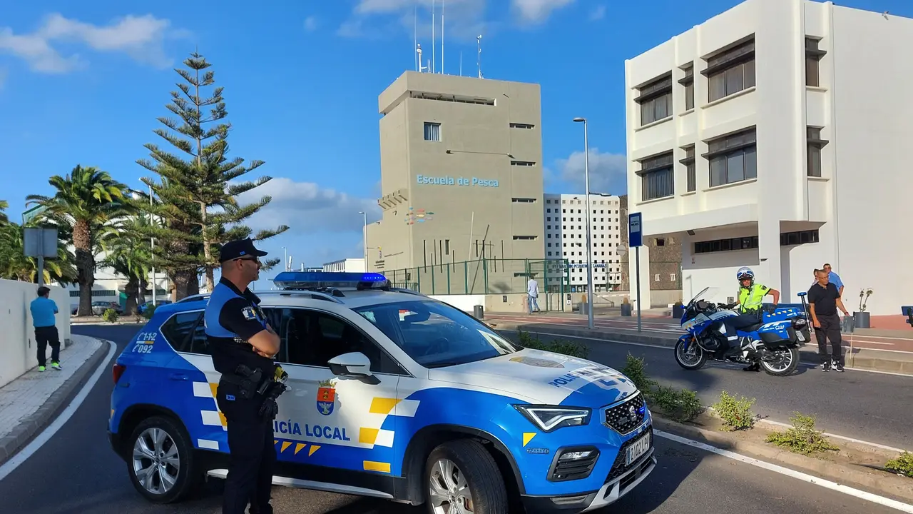 Agentes de la Policía Local de Arrecife en un dispositivo de seguridad en la ciudad.