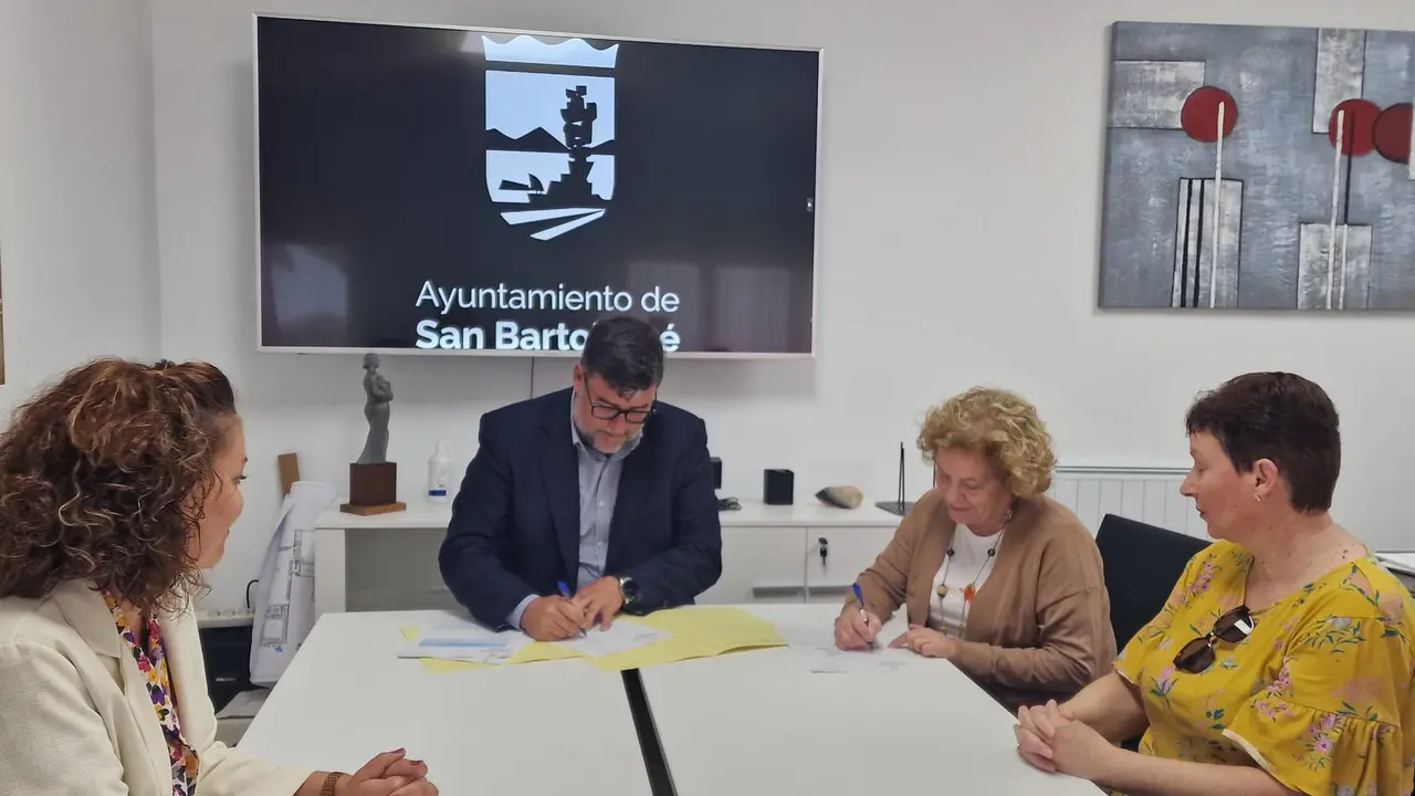 Firma de contrato con AFA.