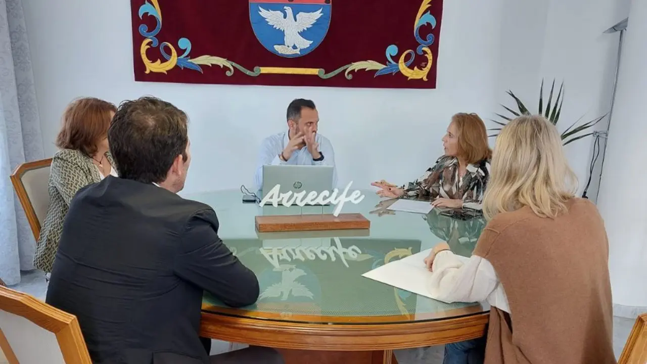 El alcalde de Arrecife con la patronal turística
