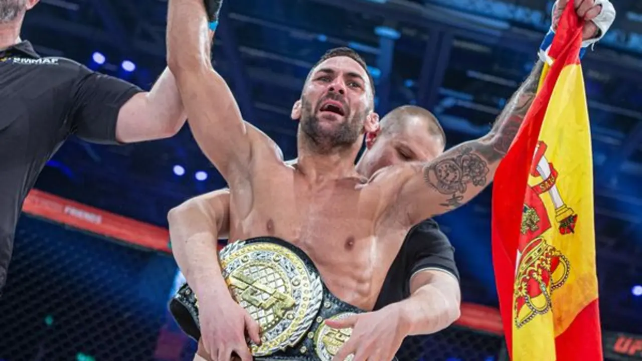 Hecher Sosa gana el Suecia el cinturón de la Fight Club Rush.