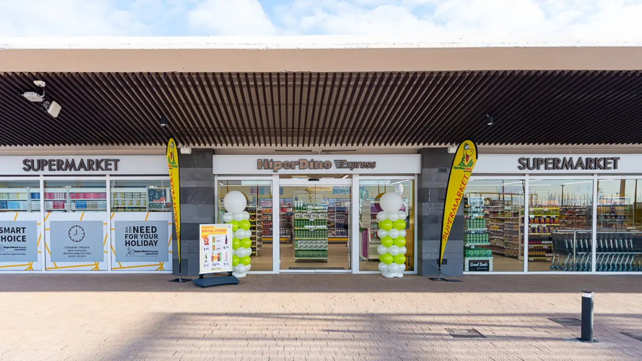 Fachada de un HiperDino Express.