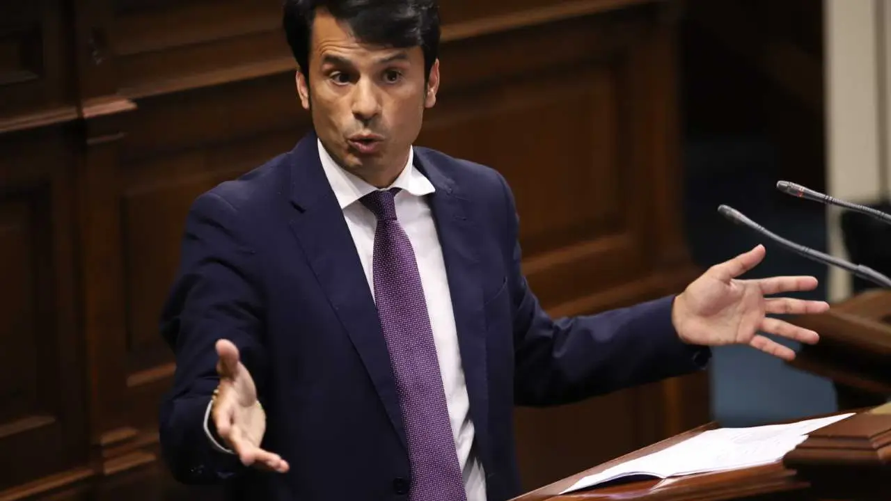 Marcos Bergaz en el Parlamento de Canarias