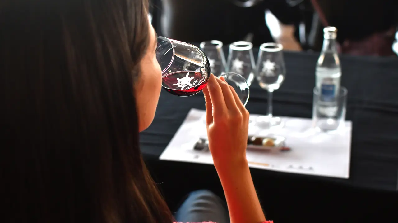 Taller vino. Imagen de archivo.