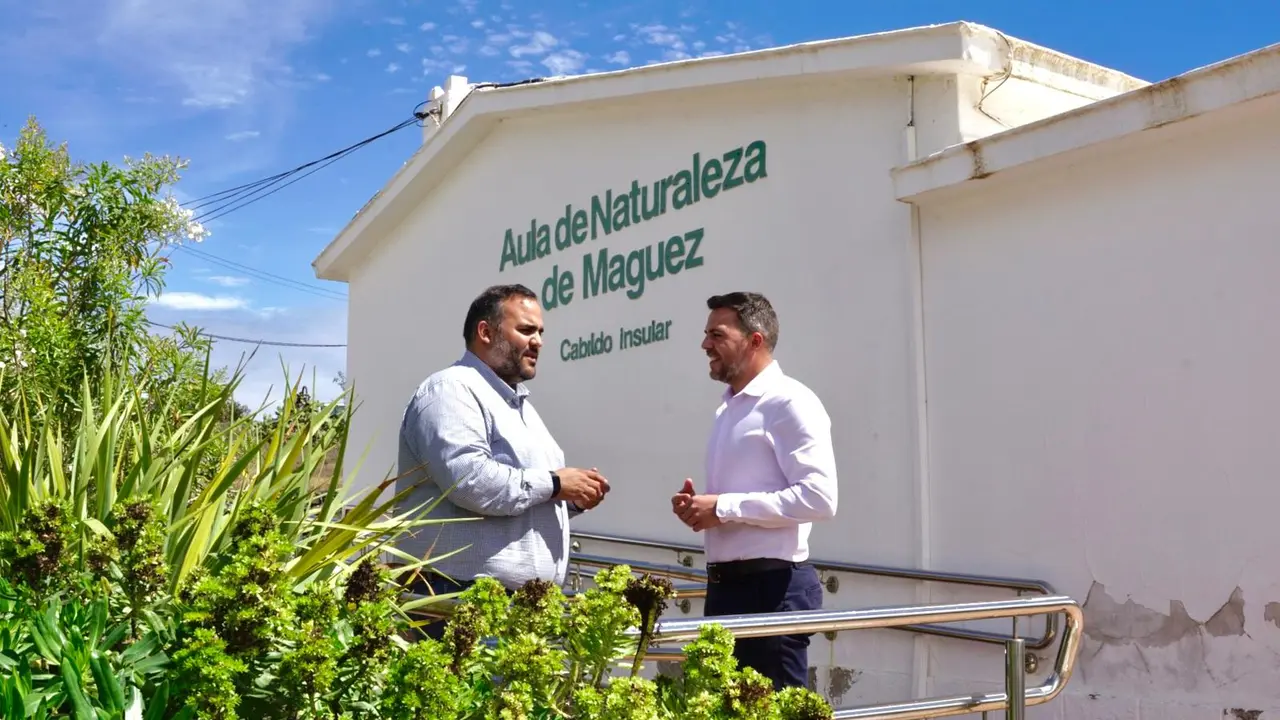 El vicepresidente junto al consejero del Aula de la Naturaleza.
