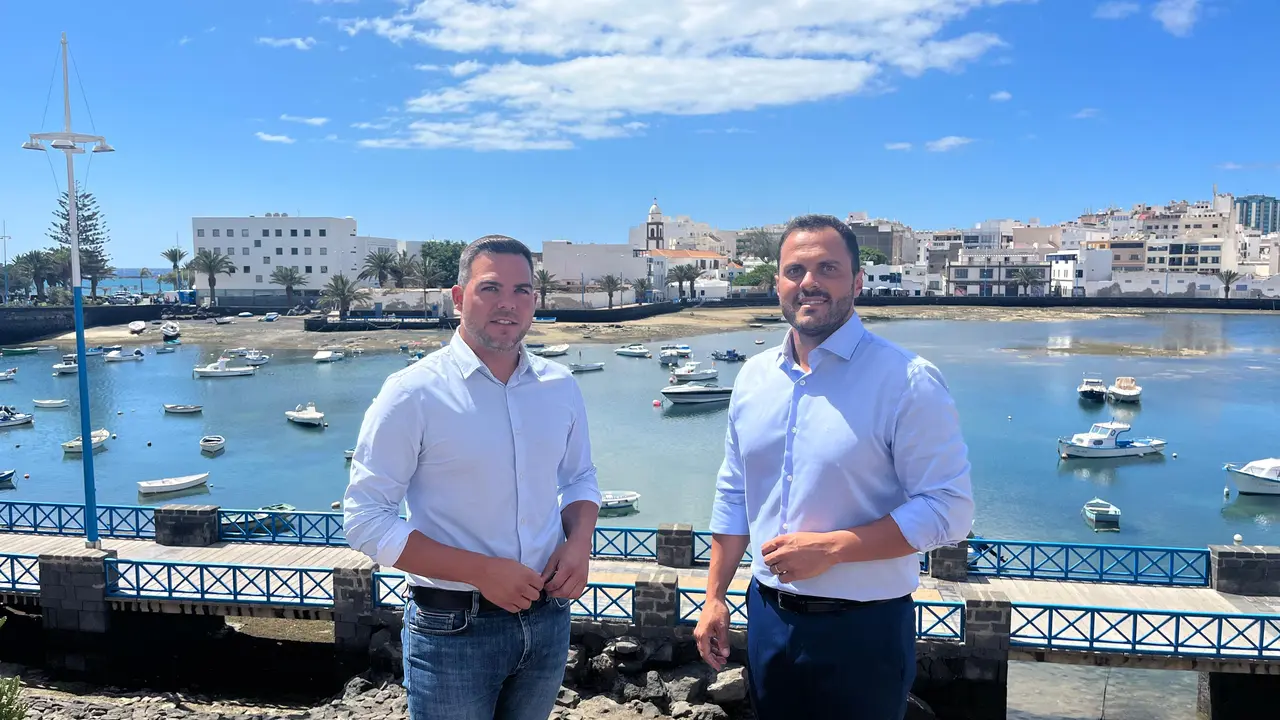 El vicepresidente junto al alcalde en el Charco de San Ginés.
