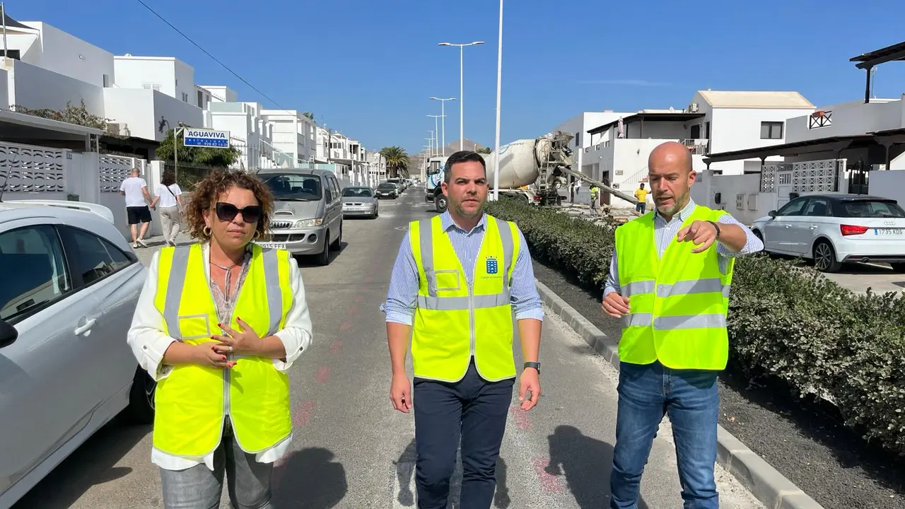 El vicepresidente en la visita a la calle Mástil.