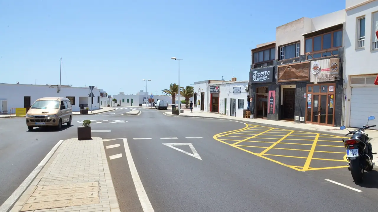 Avenida central de Tías.