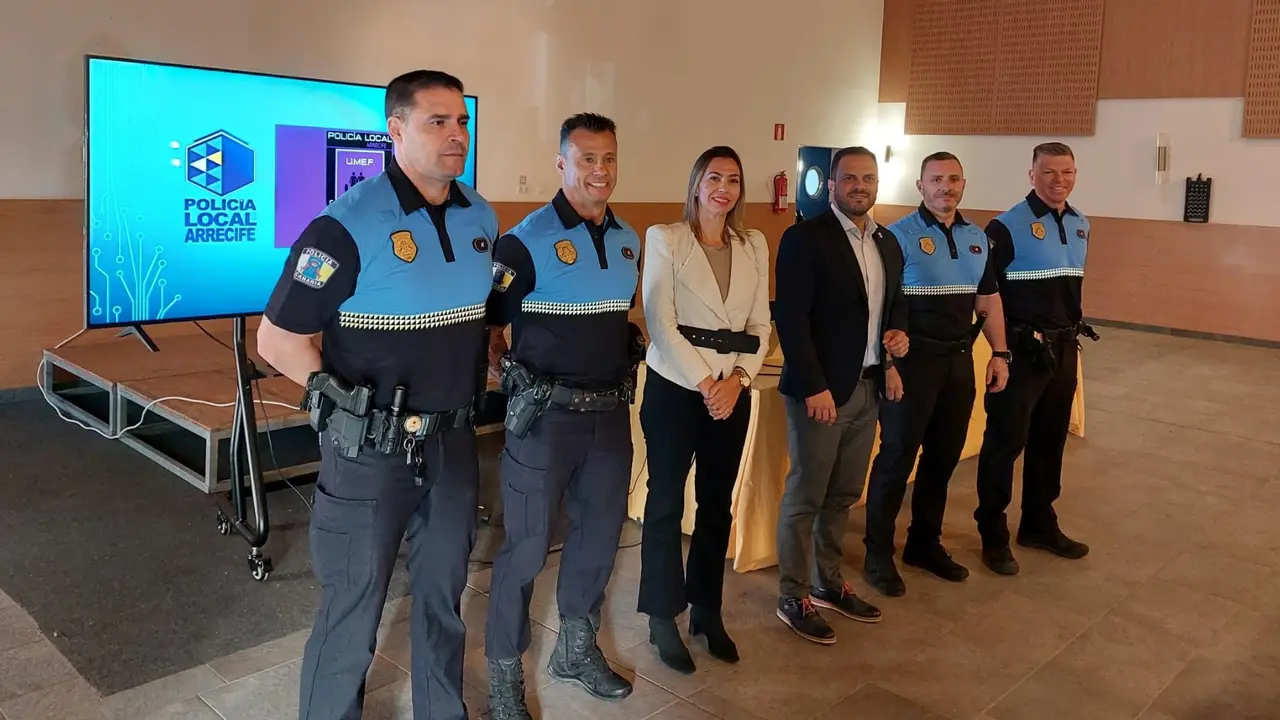 Arrecife despliega el programa de Agentes Tutor para asistir a los menores.