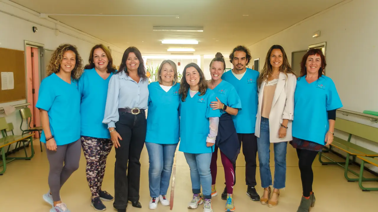 Olivia y Mar en el Colegio Virgen de Los Volcanes.
