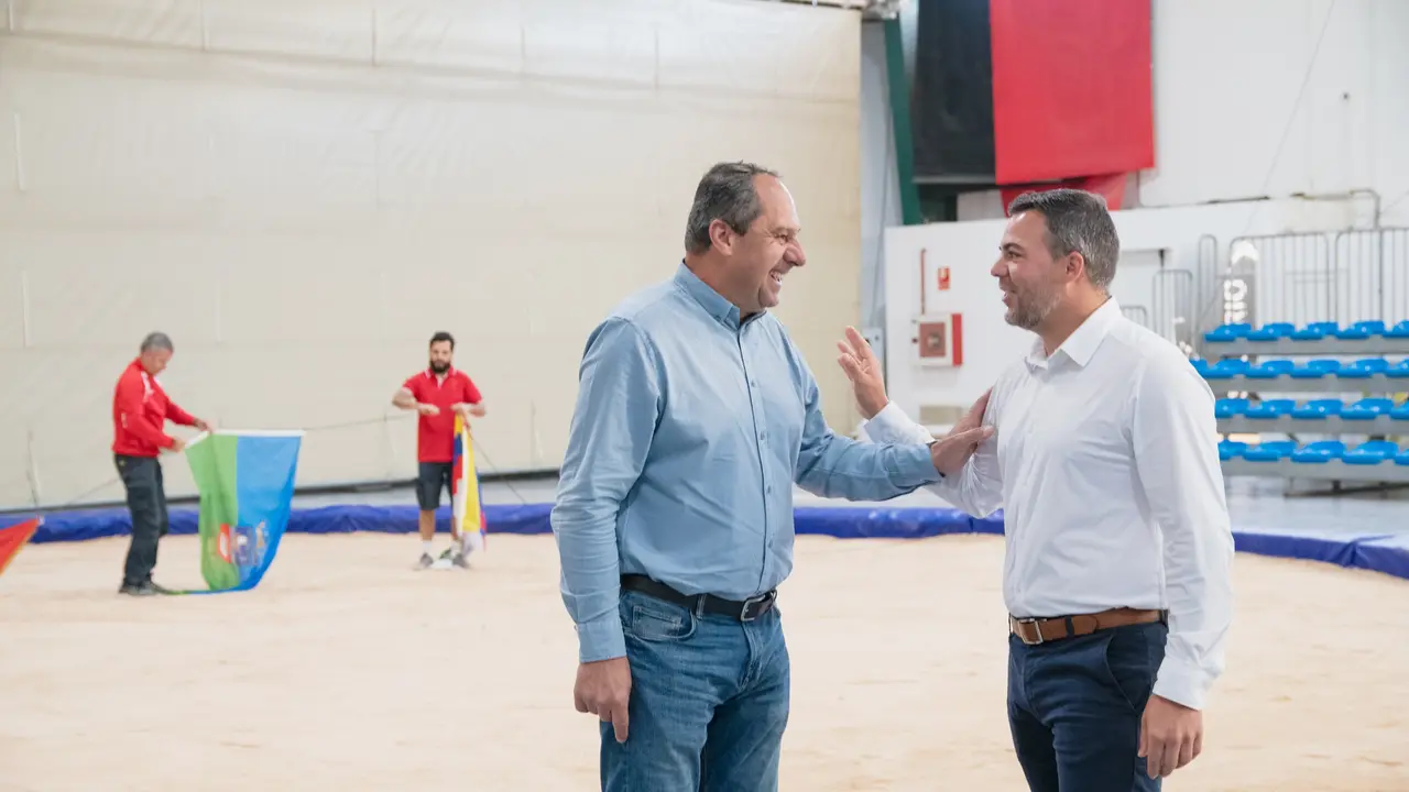 Jacobo Medina con el consejero de Dreportes, Juan Monzón.