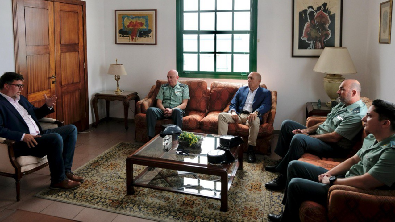 Reunión de Pedro Viera, Isidro Pérez y representantes de la Guardia Civil.