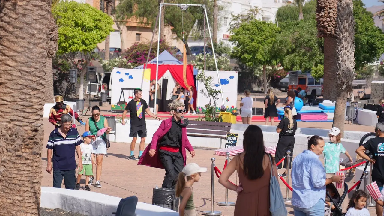 Fiesta infantil en el parque infantil del barrio de Altavista.