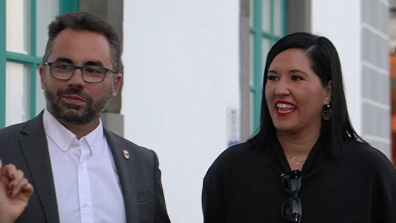 La concejal de Educación, Abigail González, y el teniente de alcalde, Echedey Eugenio.