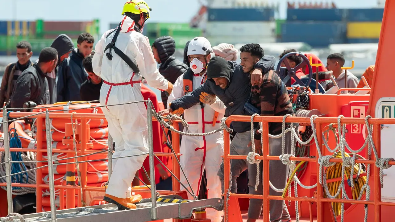 La Guardamar Cal&iacute;ope ha rescatado este domingo a 36 personas de origen magreb&iacute;. EFE/Adriel Perdomo.