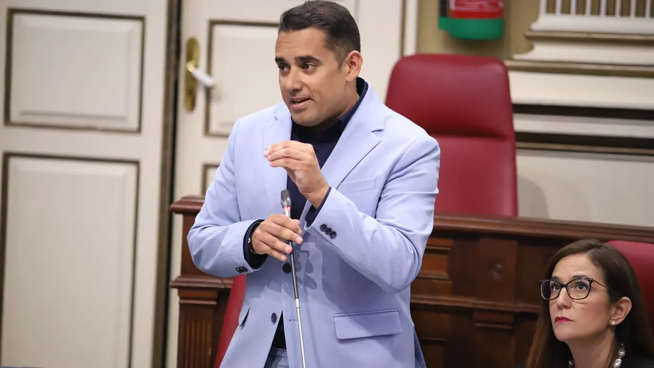 Yone Caraballo en el Parlamento.