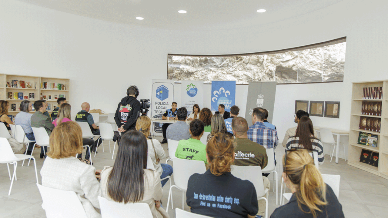 Teguise presenta su nueva unidad policial de Protección Animal