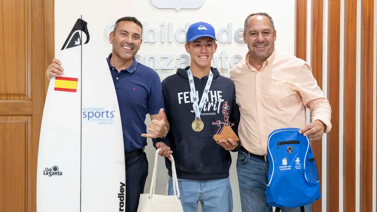 Recibimiento de Dylan Donegan.