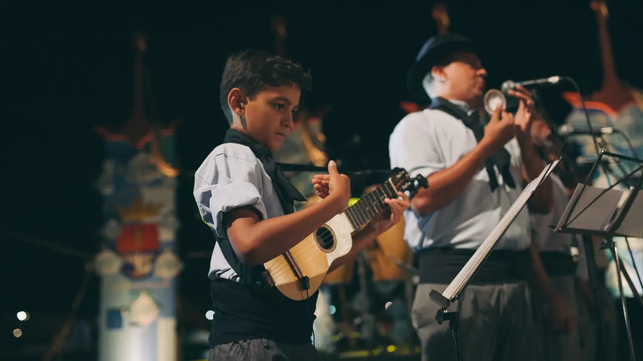 Los Campesino y Barrios Orquestados.