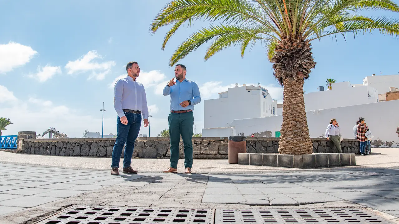 El vicepresidente junto al alcalde en el Charco de San Ginés.