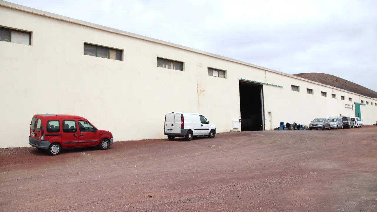 Nave municipal de Uga.