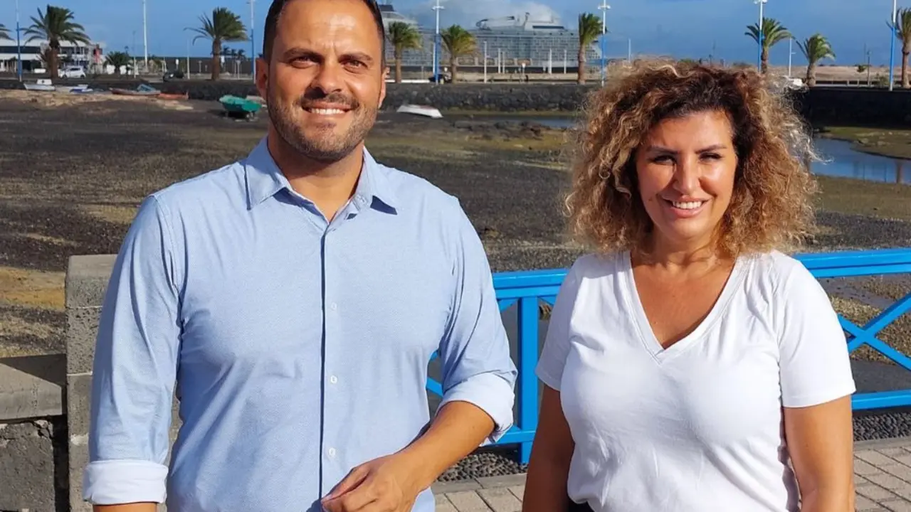 El alcalde junto a la concejala Eli Merino