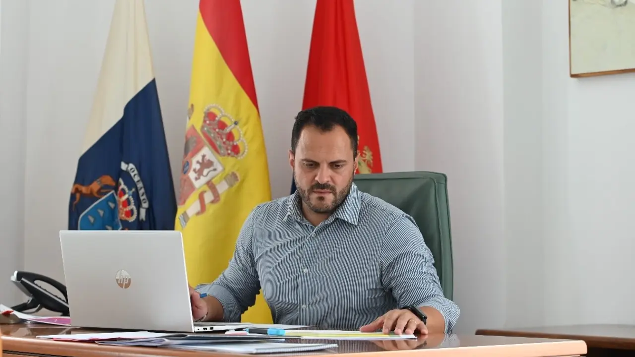 Yonathan de León tiene adscrita, como alcalde, la Unidad de Gestión Presupuestaria, que ha aprobado aumentar las inversiones en sus presupuestos anuales.