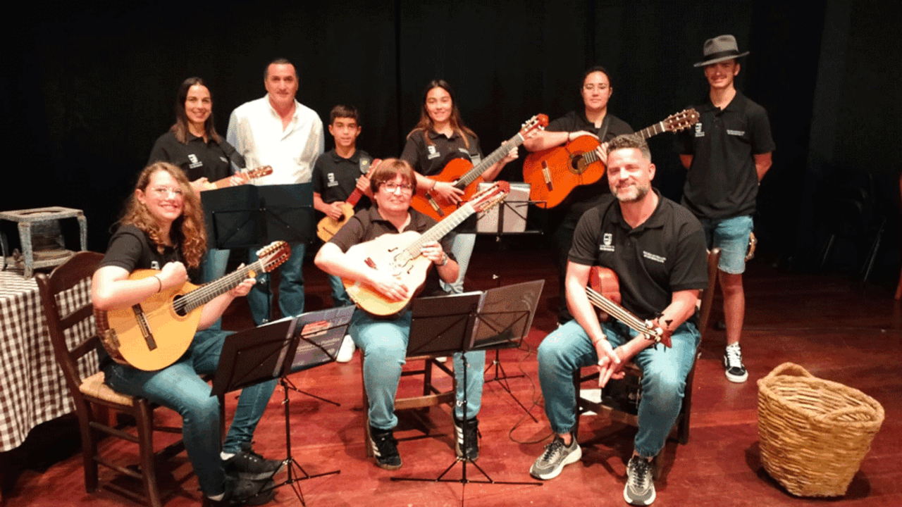 La Escuela de Folclore de San Bartolom&eacute;