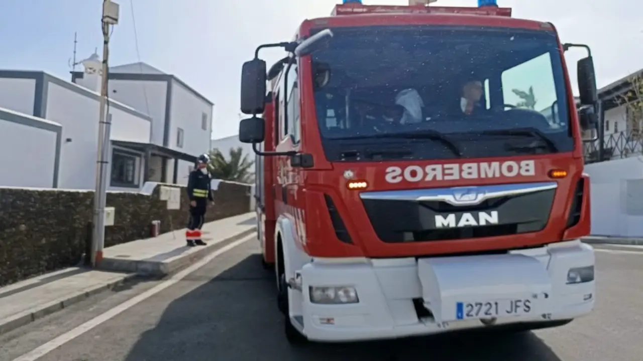 Los bomberos en la zona del accidente