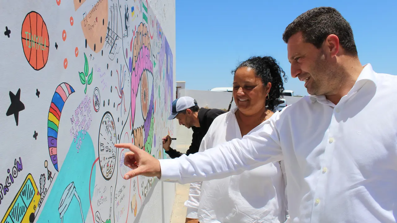 El alcalde de Yaiza y la concejala de Participación Ciudadana en una jornada en el IES Yaiza.