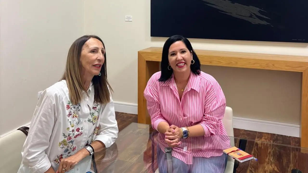 Abigail González con Carmen Arrocha.